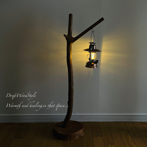 Y字に突き出る枝の流木スタンド ランタンやエアプラントを飾れる置物