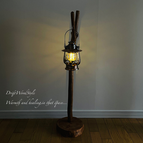 Y字に突き出る枝の流木スタンド ランタンやエアプラントを飾れる置物