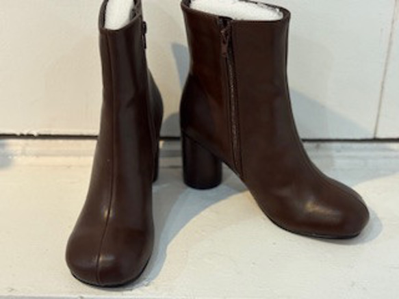 2025新作スクエアタイプ７センチヒールショートブーツ 7枚目の画像