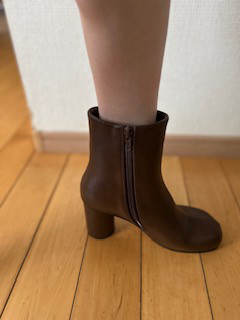 2025新作スクエアタイプ７センチヒールショートブーツ