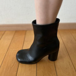2025新作スクエアタイプ７センチヒールショートブーツ 3枚目の画像