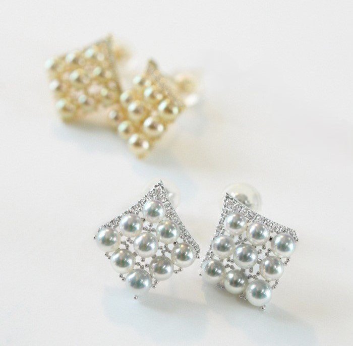 ルミナ 18Kゴールド ダイヤモンドイヤリング（3.5～4mm）。高品質な日本製アコヤ真珠を使用。マルチビーズのイヤリングは、絶