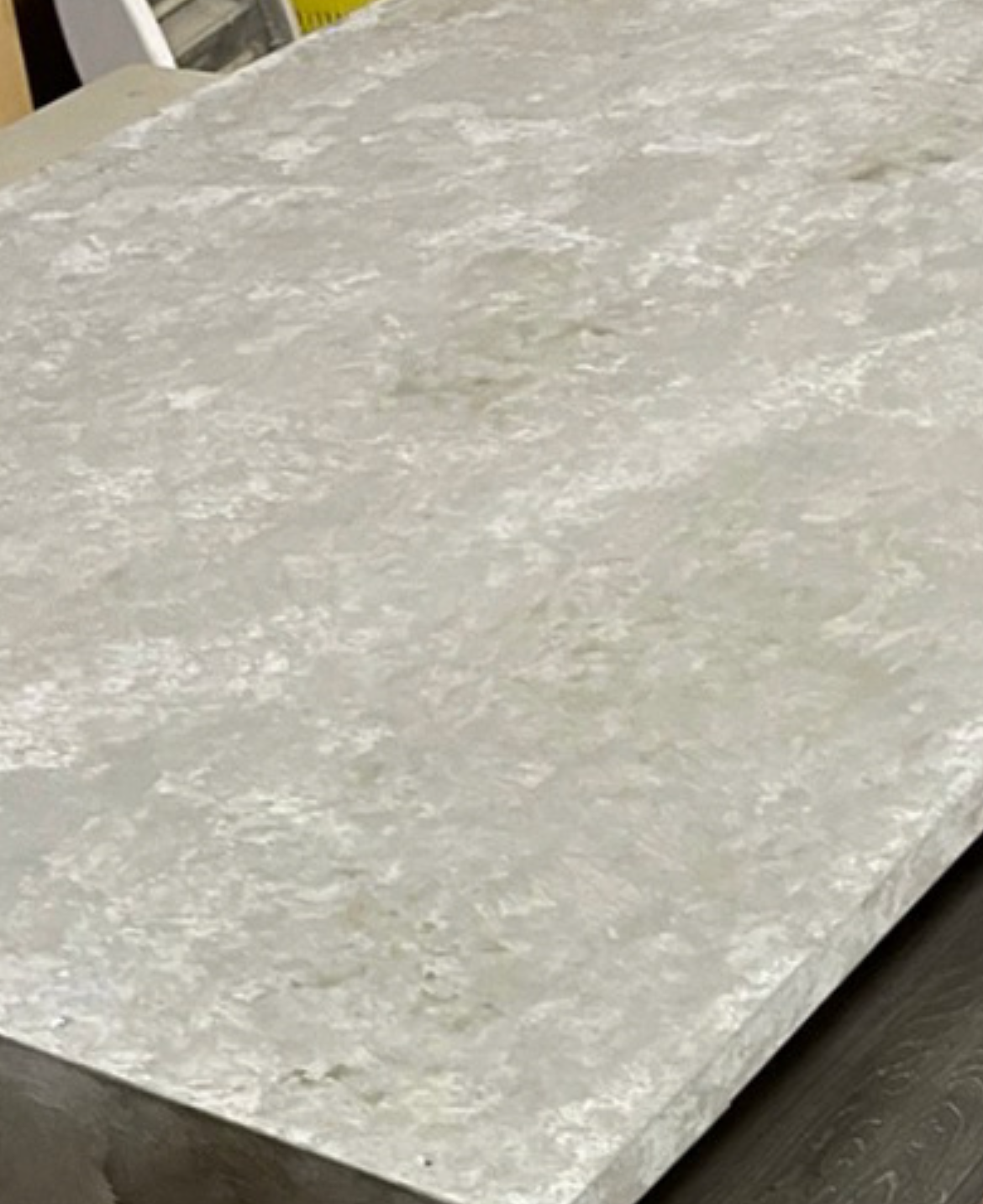 コノジテーブル　　石っぽいテーブル　キッチンテーブル