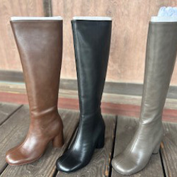 2025新作スクエアタイプロングブーツ 1枚目の画像