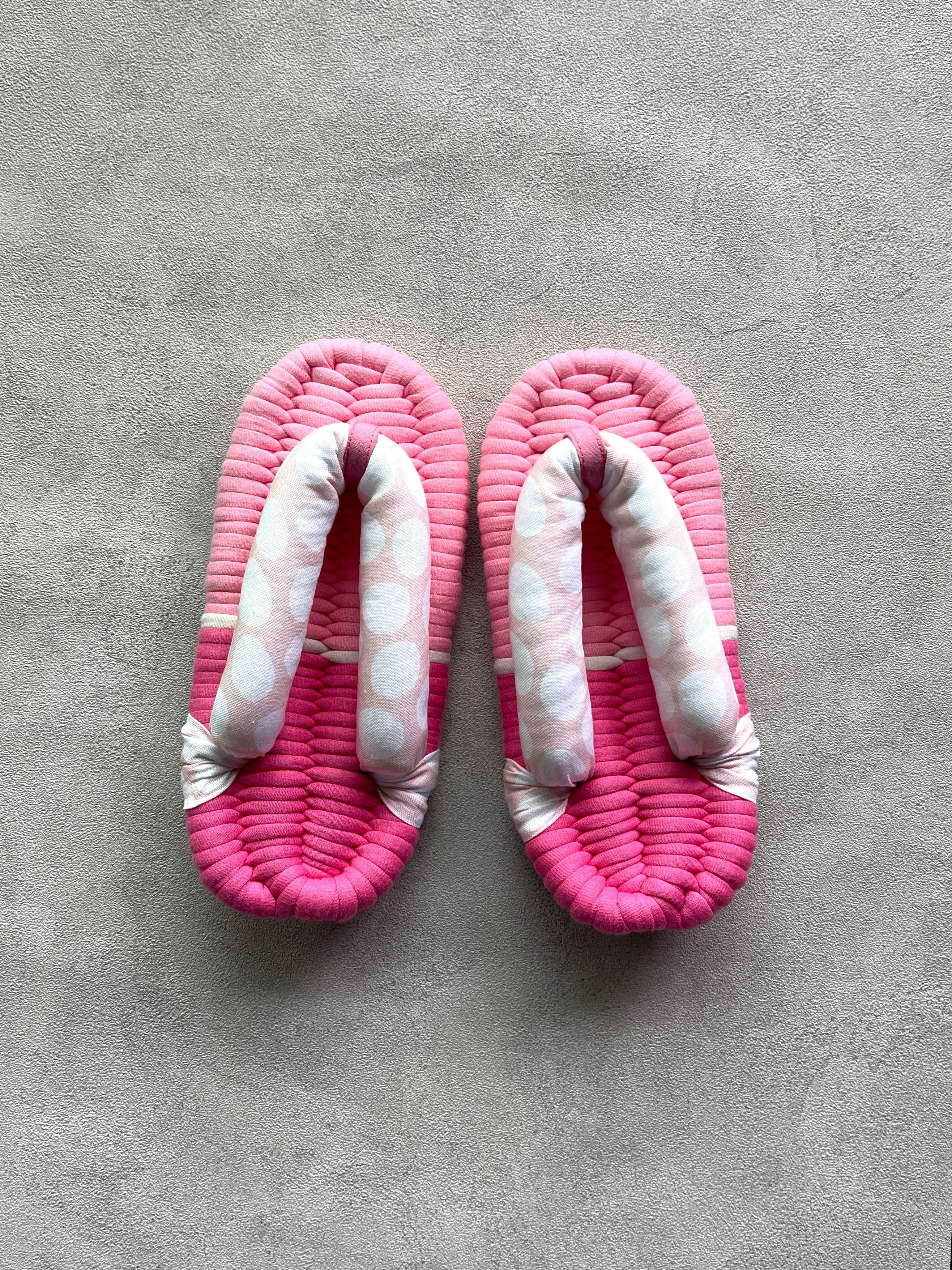 【21.5㎝】鮮やかピンク×ふんわりドットの布ぞうり