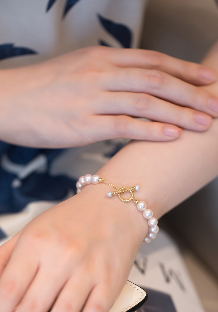 ルミナ18Kゴールドクラスプデザイン6.5-7mm日本製アコヤ高品質天然海水真珠ブレスレット、エレガントで絶妙、多用途のギフト