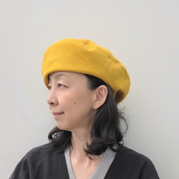 アシメトリーな ベレー帽 黄色 マスタード M 軽い カラフル  大人かわいい 洗える帽子 ポリエステル 5枚目の画像