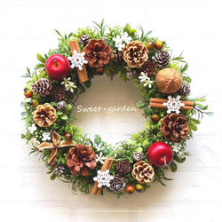 ナチュラルグリーンと木の実の贅沢リース（fw080）＊玄関ドアなど外に