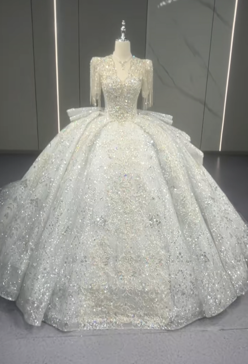 圧倒的に存在感　ボリューム感　半袖　vネック　グッリター　編み上げ　サイズオーダー可能　トレーン　披露宴お呼ばれ結婚式