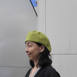 アシメトリーな ベレー帽 黄緑 ライムグリーン M 軽い カラフル  大人かわいい 洗える帽子 ポリエステル 13枚目の画像