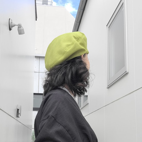 アシメトリーな ベレー帽 黄緑 ライムグリーン M 軽い カラフル  大人かわいい 洗える帽子 ポリエステル 15枚目の画像