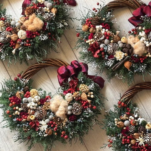 たっぷり木の実とグリーンの小さなクロワッサンリース《プリザーブド