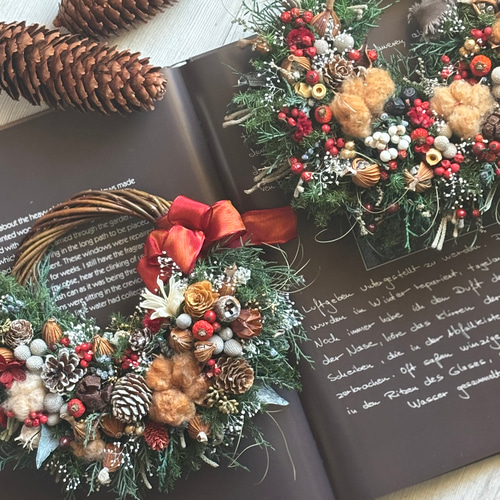 たっぷり木の実とグリーンの小さなクロワッサンリース《プリザーブド