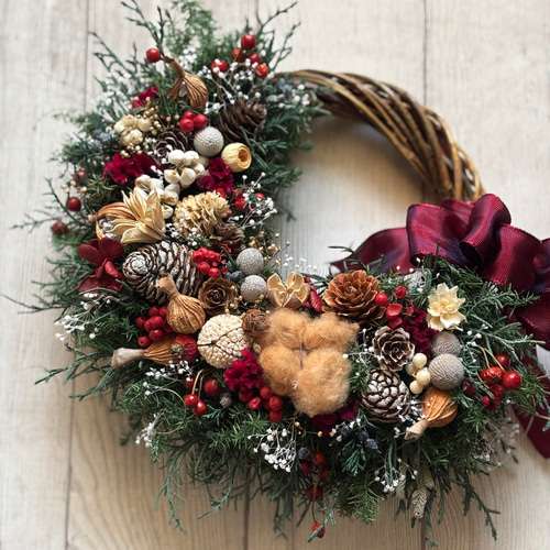 たっぷり木の実とグリーンの小さなクロワッサンリース《プリザーブド