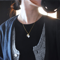 秋の新作【数量限定】ハロウィン　お化け　淡水パール　と　クモの巣　サージカルステンレスネックレス 8枚目の画像