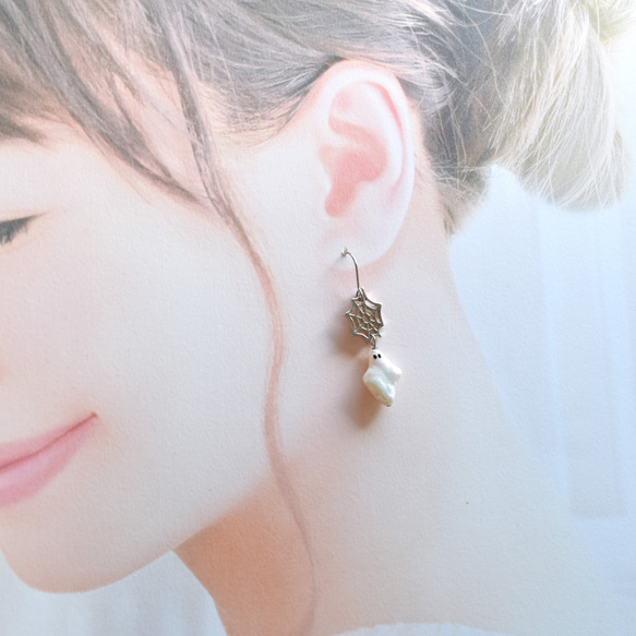 秋の新作【数量限定・選べる】ハロウィン　お化け　淡水パール　と　クモの巣　サージカルステンレスピアス 12枚目の画像