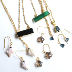 秋の新作【数量限定・選べる】ハロウィン　お化け　淡水パール　と　クモの巣　サージカルステンレスピアス 15枚目の画像