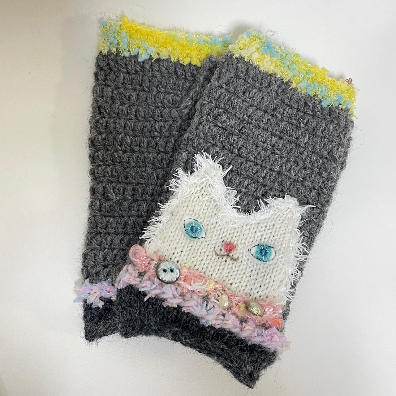 しろねこニッコリウールハンドウォーマー