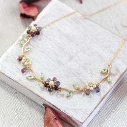 チェコビーズのフラワーネックレス（アメジスト＆アメジストクラスター） 1枚目の画像