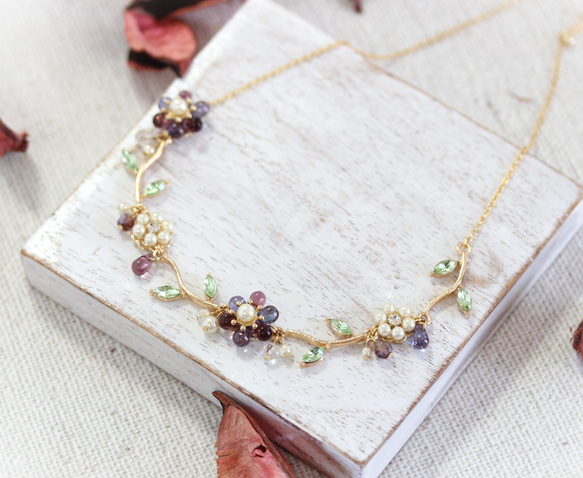 チェコビーズのフラワーネックレス（アメジスト＆アメジストクラスター） 1枚目の画像