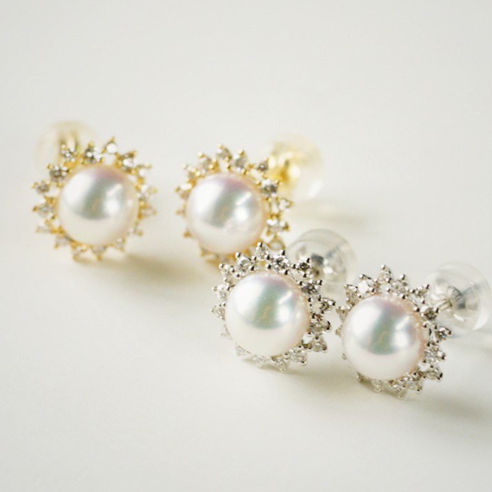 ルミナ 7.5～8mm アコヤ真珠イヤリング（高品質、18Kゴールド、ダイヤモンド付き）。サンフラワーコレクション：エレガントで