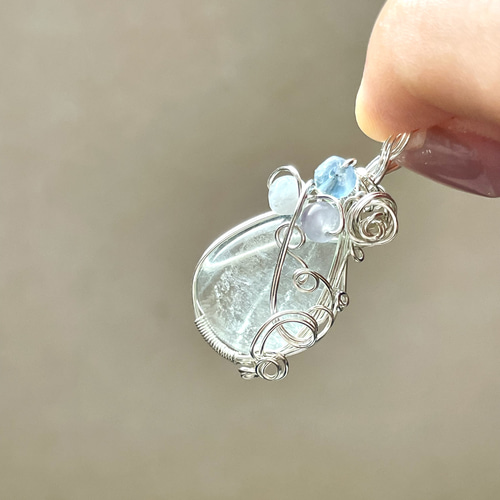 天然が織り成す芸術品 】高品質 癒しのフェザーフローライトの