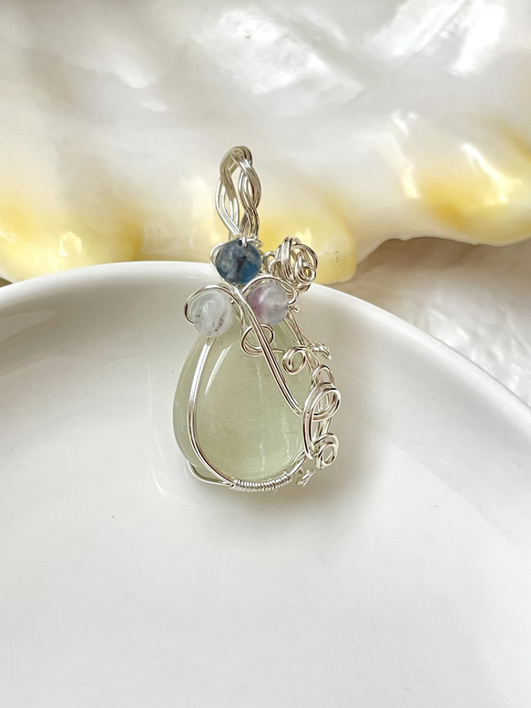 【 天然が織り成す芸術品 】高品質　癒しのフェザーフローライトのペンダント 天然が織り成す芸術品 】高品質 癒しのフェザーフローライトのペンダント