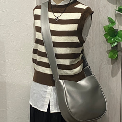 撥水次世代メタリックレザーミニ２WAY ショルダーバッグ 、ダークシルバー（ファスナー）「雨でもヘビロテ」 1枚目の画像