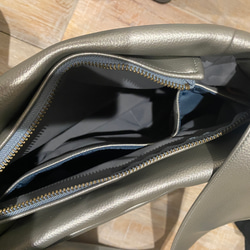 撥水次世代メタリックレザーミニ２WAY ショルダーバッグ 、ダークシルバー（ファスナー）「雨でもヘビロテ」 6枚目の画像