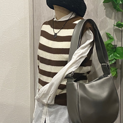 撥水次世代メタリックレザーミニ２WAY ショルダーバッグ 、ダークシルバー（ファスナー）「雨でもヘビロテ」 2枚目の画像