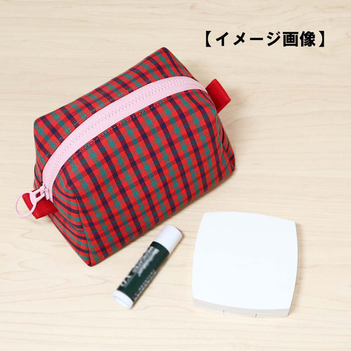 k-happy ファミリア風赤チェック　ポーチ　ハンドメイド ファミリア風 赤チェック × 花柄 台形ポーチ コスメポーチ 化粧ポーチ