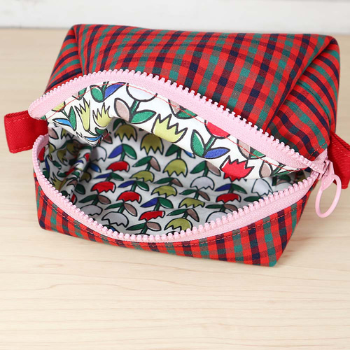ファミリア風 赤チェック × 花柄 台形ポーチ コスメポーチ 化粧ポーチ
