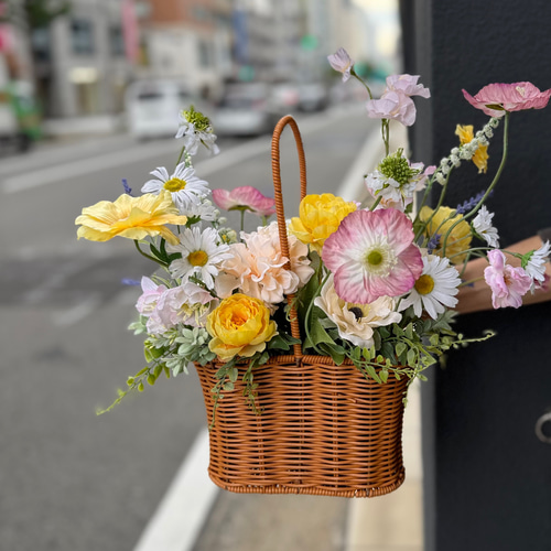 ふんわりナチュラルなバスケットブーケ かごのブーケ 造花ブーケ 韓国