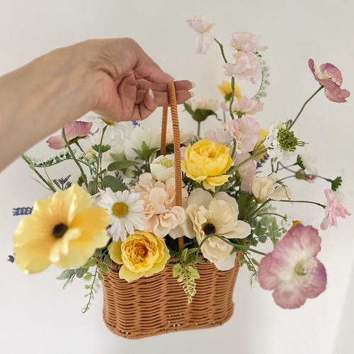 ふんわりナチュラルなバスケットブーケ かごのブーケ 造花ブーケ 韓国