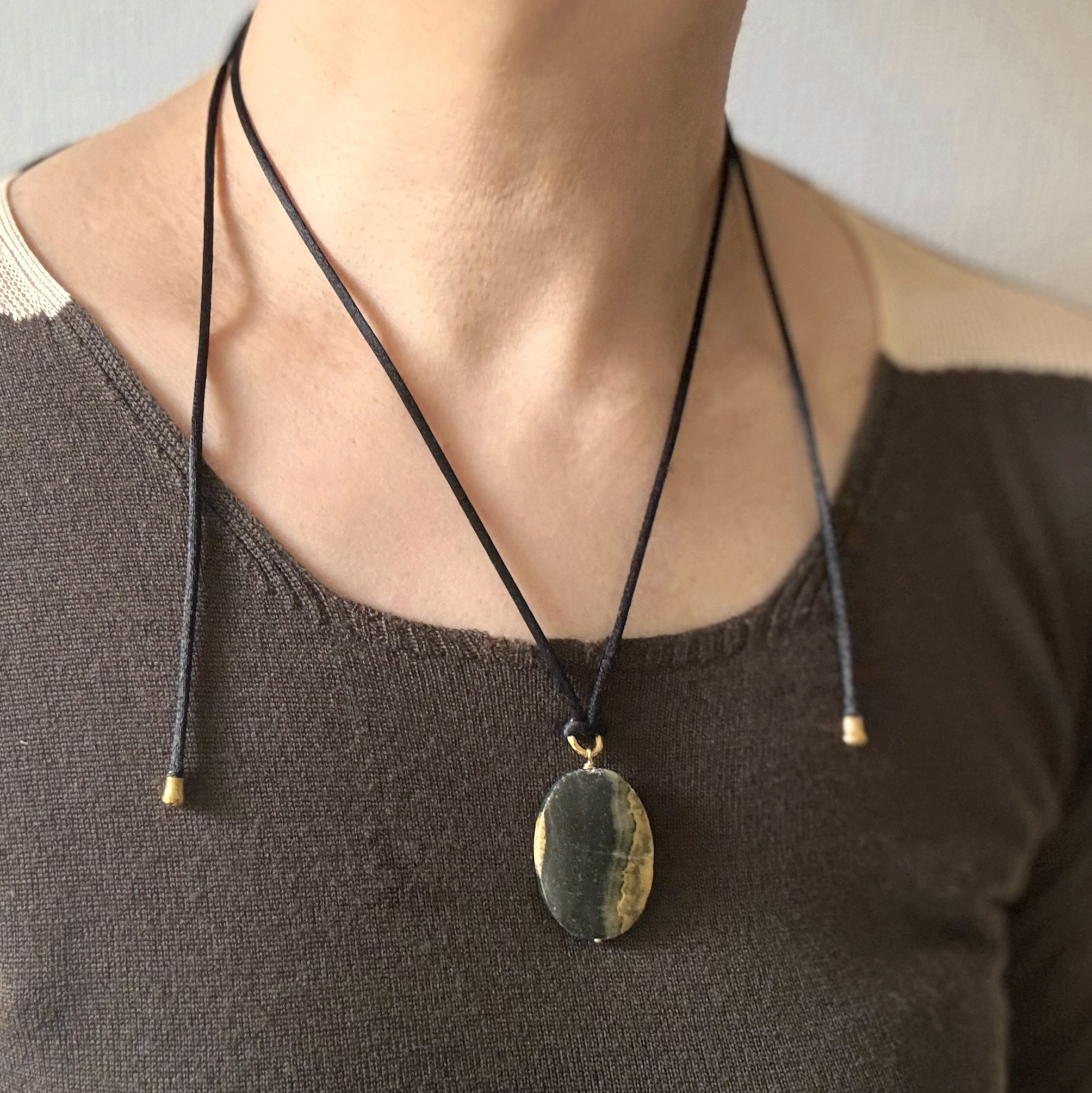 コードネックレス 選べる天然石 バンブルビージャスパー 1点もの レアストーン 大ぶり チョーカー サテンコード 個性的