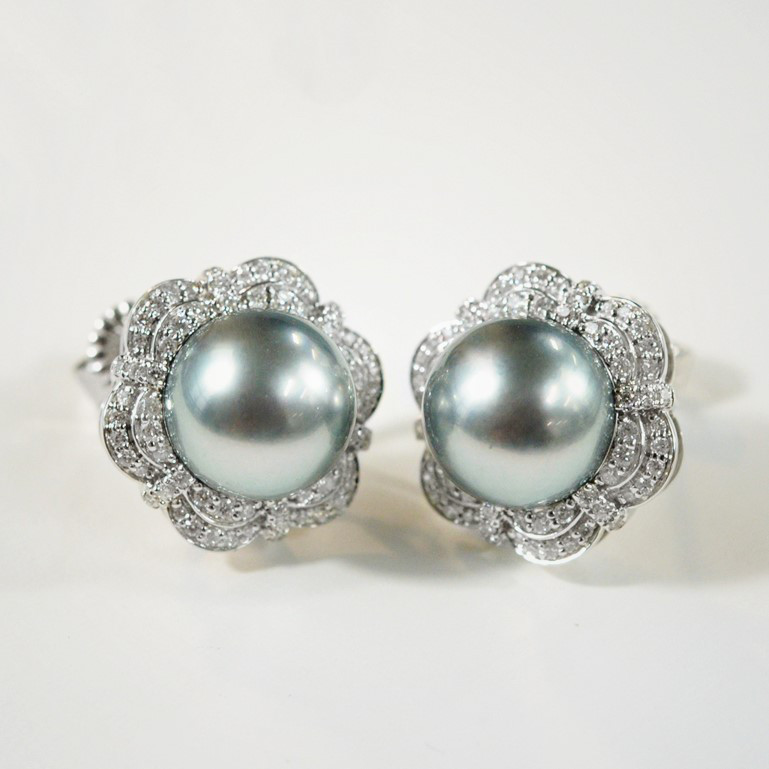 ルミナ 8～9mm タヒチ産プラチナグレーパールイヤリング。18Kゴールドとダイヤモンドをあしらいました。高品質でエレガント、そ