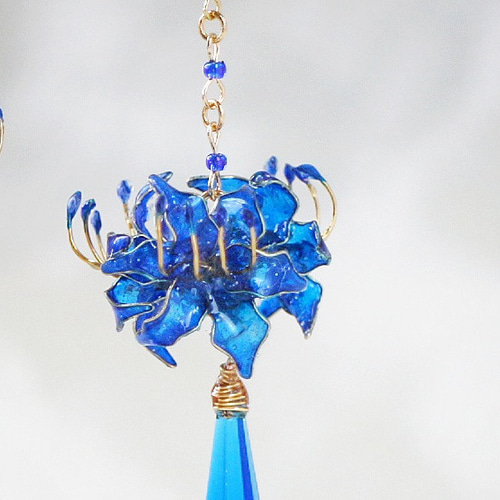 永遠の青 ディップアートの彼岸花ピアス＆イヤリング 曼珠沙華