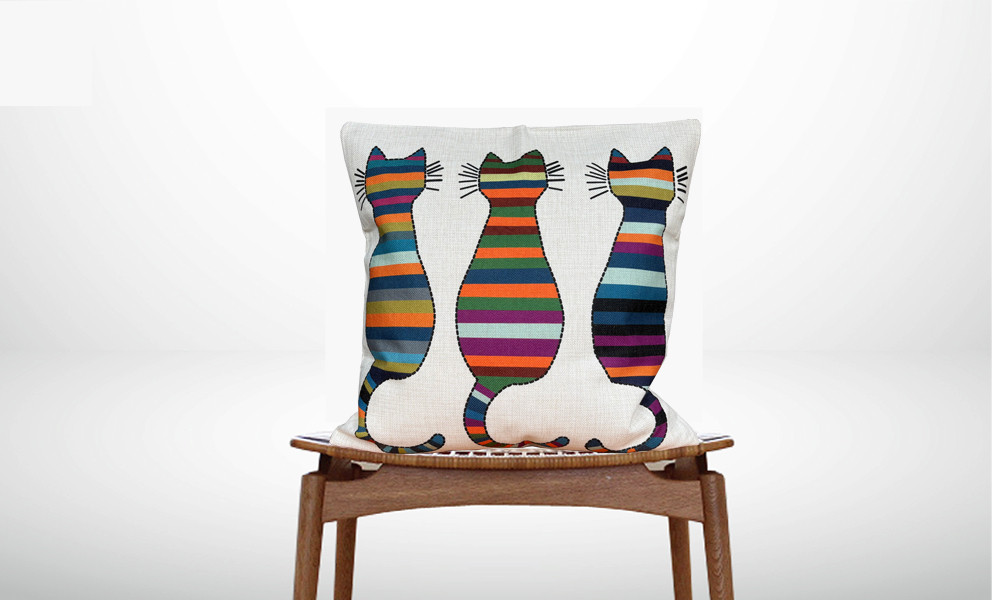 森のクッション Three colorful cats design  -ヒノキの香り-