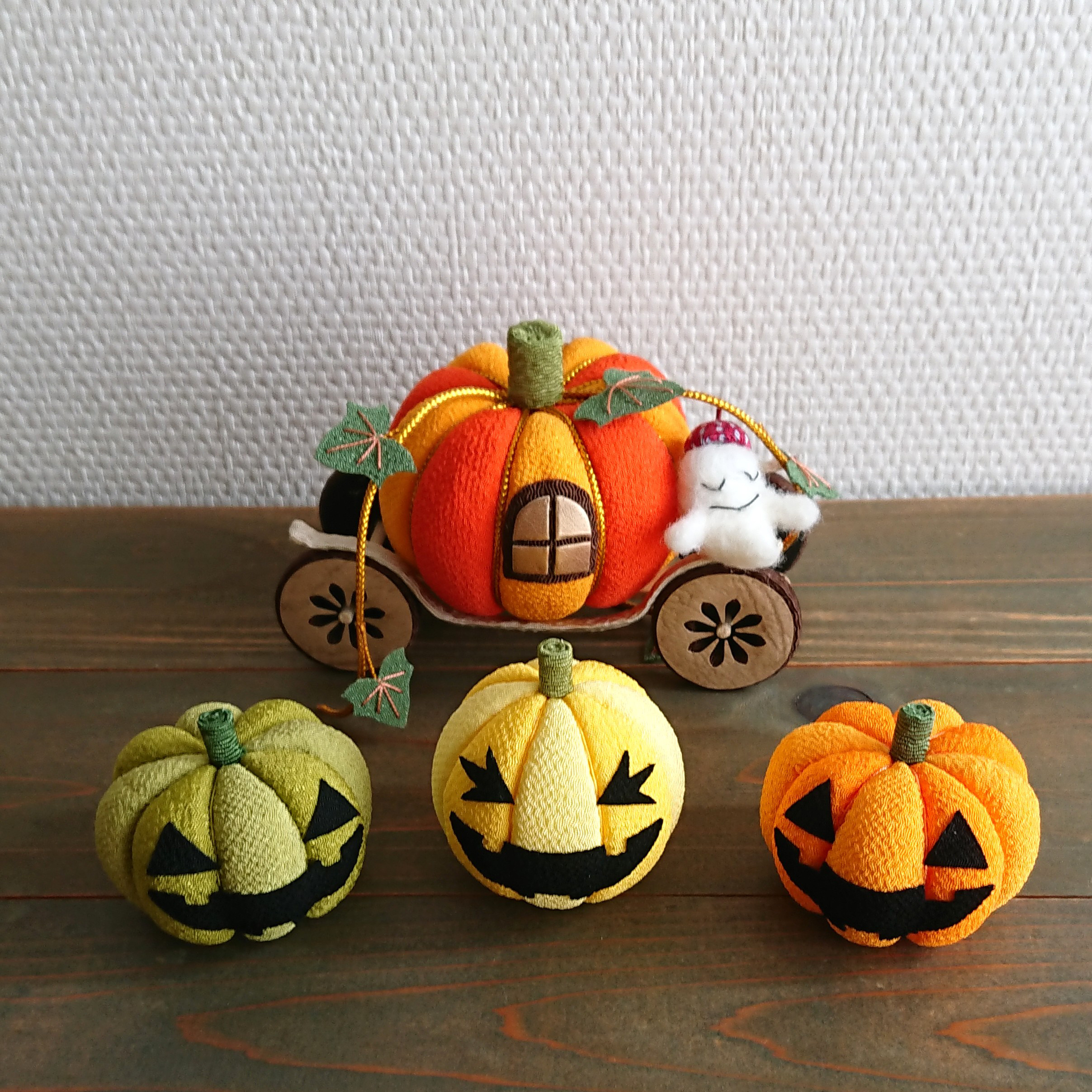 【Momo mom様】ハロウィン飾り かぼちゃの馬車 特注 ハンドメイド ハロウィン飾り かぼちゃの馬車 ジャックオランタン セット 置物 羊毛