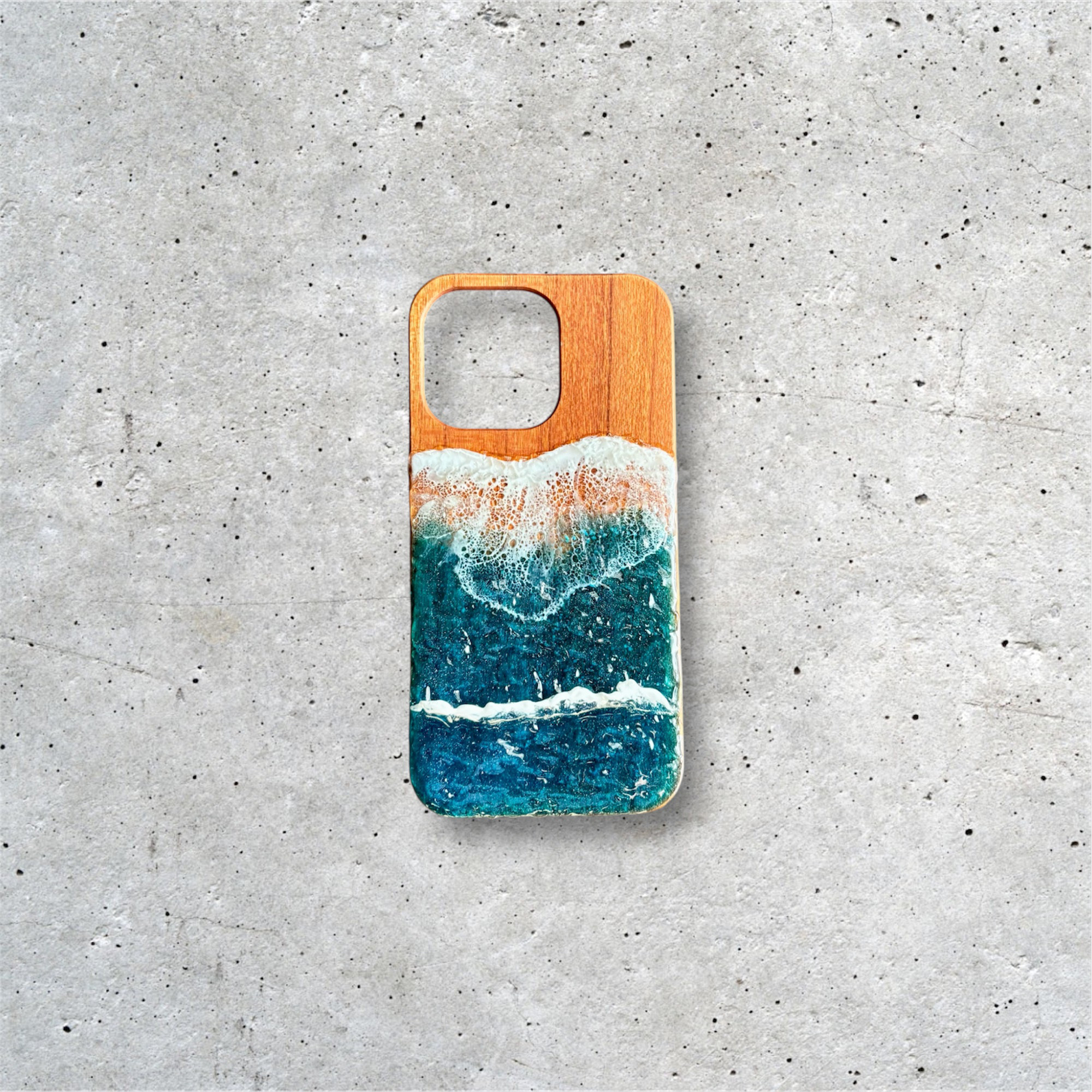 【iPhone13 Pro用ケース】チェリーウッド×波アート　type B