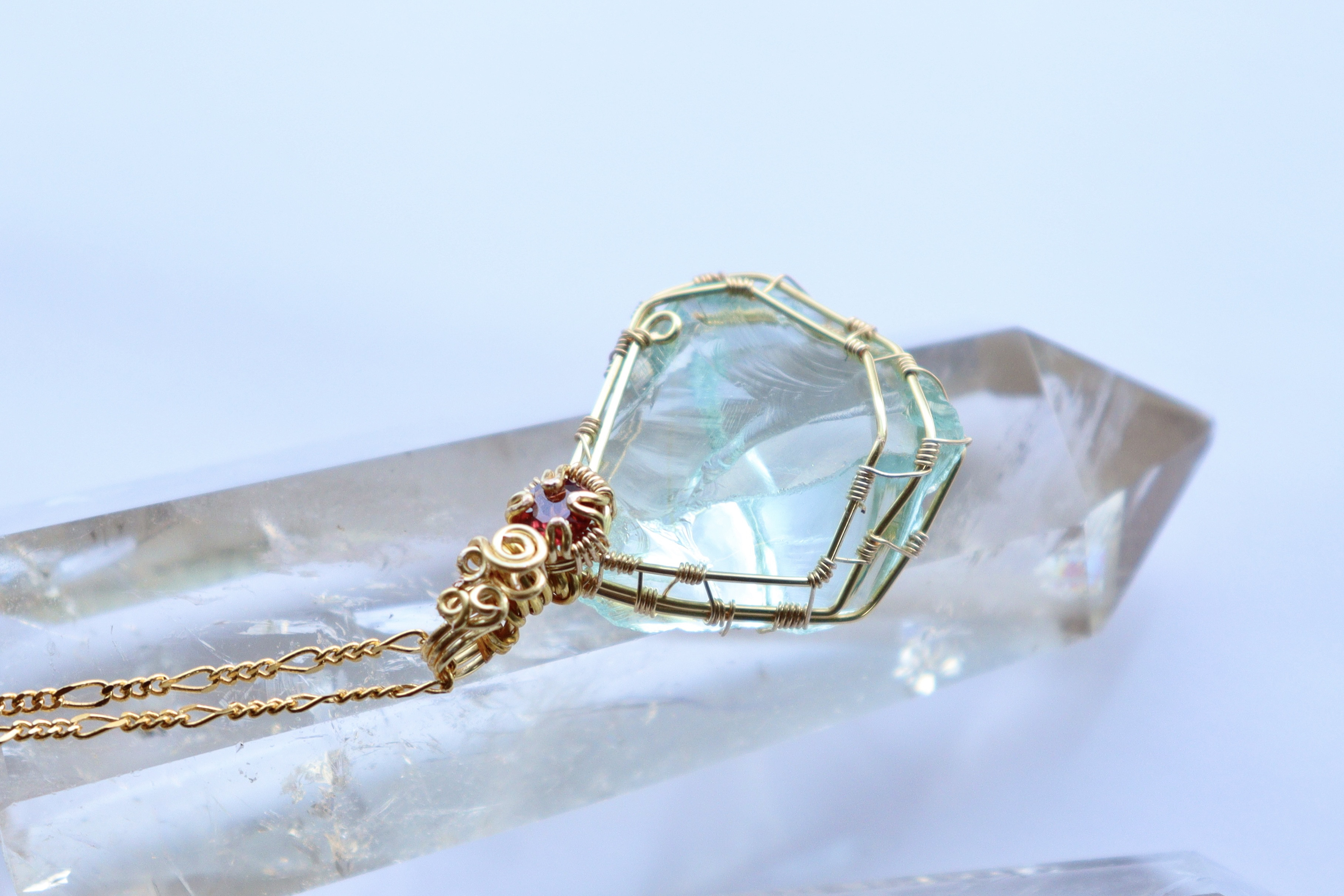 アクアブルー⟡アンダラクリスタルとピンクガーネットのワイヤージュエリーネックレス⟡天然石ペンダント