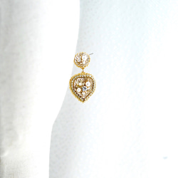 ゴージャスで大人可愛いハート　オートクチュール刺繡イヤリング　ゴールド 7枚目の画像