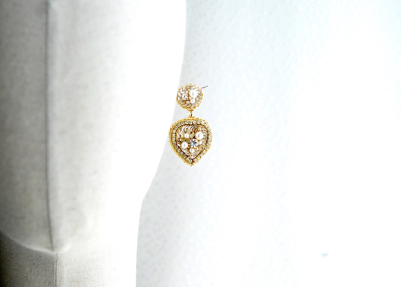 ゴージャスで大人可愛いハート　オートクチュール刺繡イヤリング　ゴールド 7枚目の画像