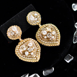 ゴージャスで大人可愛いハート　オートクチュール刺繡イヤリング　ゴールド 1枚目の画像