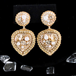 ゴージャスで大人可愛いハート　オートクチュール刺繡イヤリング　ゴールド 4枚目の画像