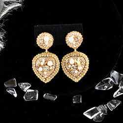 ゴージャスで大人可愛いハート　オートクチュール刺繡イヤリング　ゴールド 3枚目の画像