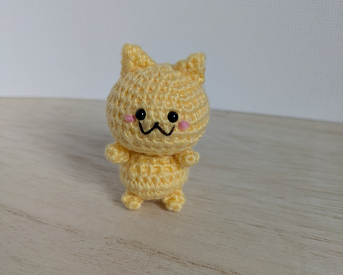 あみぐるみ ちびねこ 猫 うすきいろ リク 黄猫 ストラップ あみぐるみ