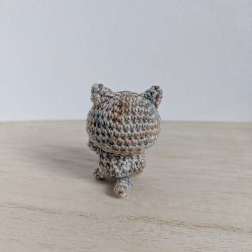 あみぐるみ ちびねこ 猫 サビ猫 茶×グレー 手染め毛糸 1 dピンク