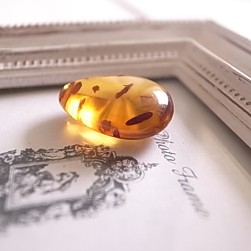 アンバー バルト海産 琥珀 穴開き ルース 天然石 天然石 宙と