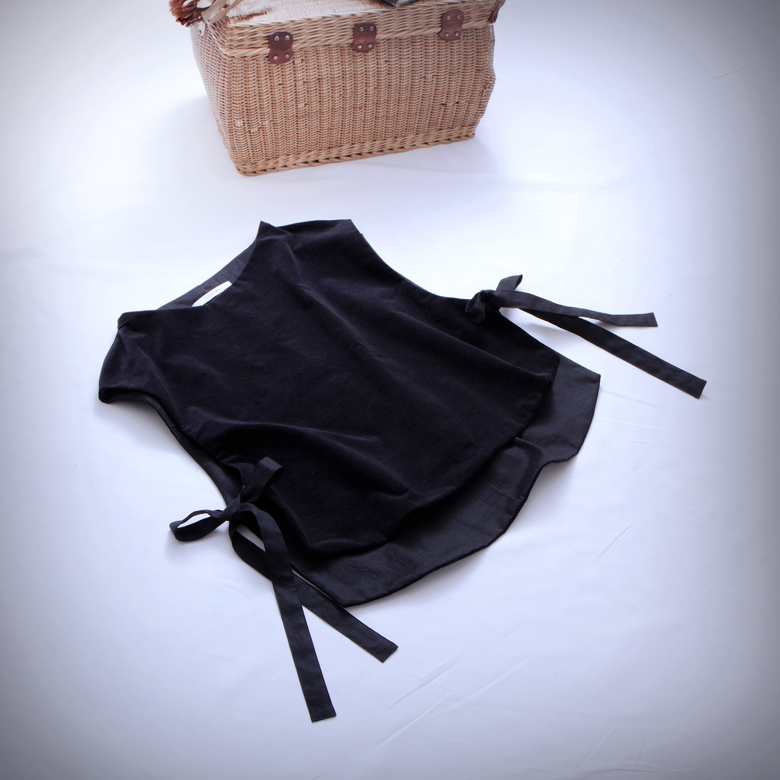 別珍ボトルネックサイドオープンベスト/ブラック 13,797円